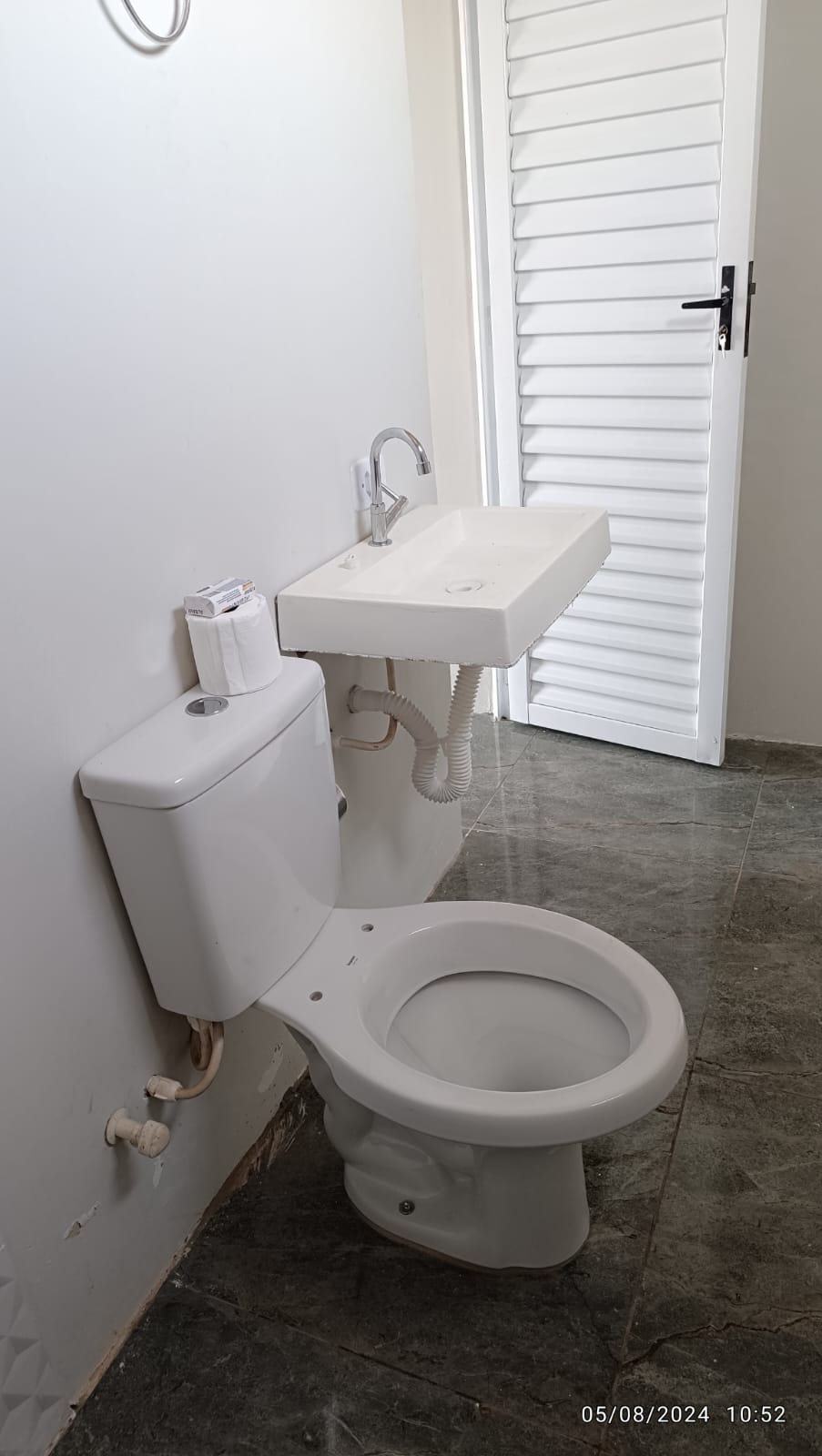 Banheiro limpo e organizado