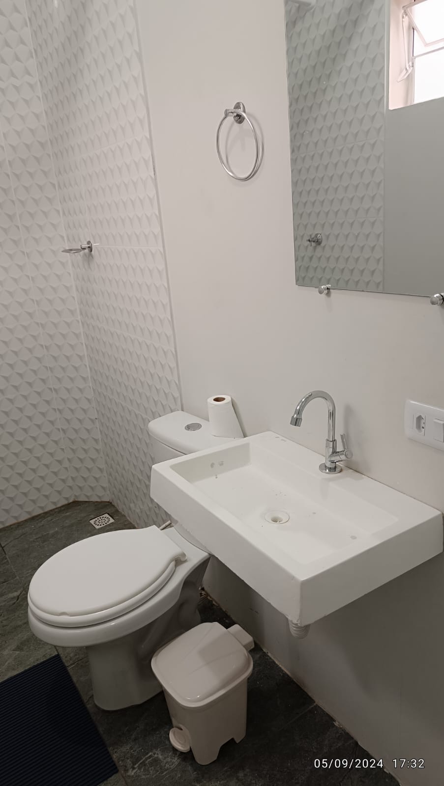 Chuveiro quente com boa pressão